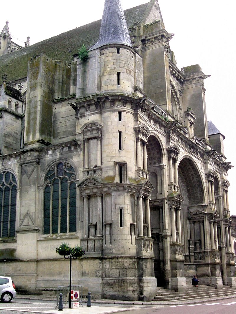 prenota una guida ad villeneuve sur yonne