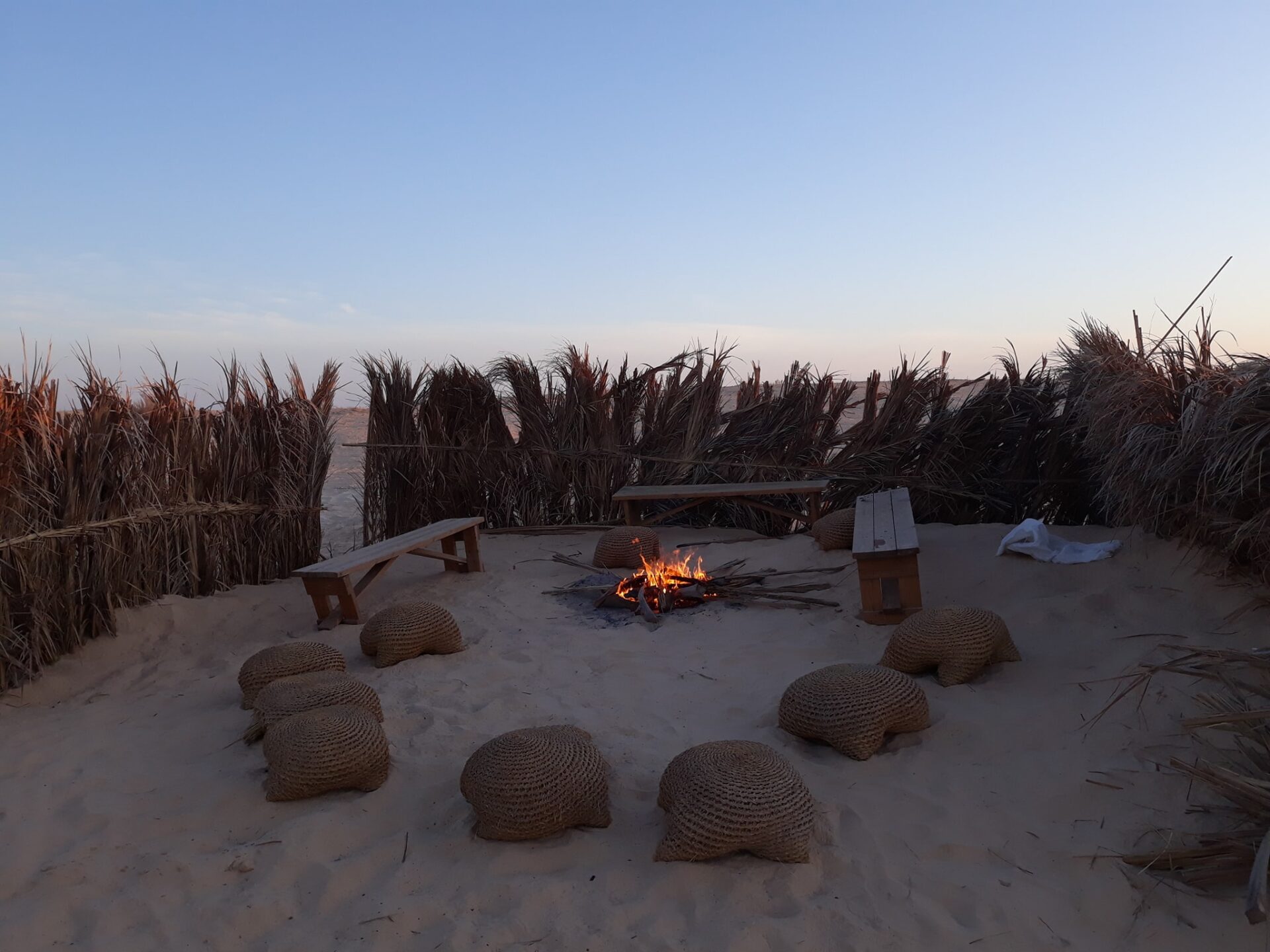 Désert Feu de camp Excursion Chameau 4x4 Douz, Excursion Dromadaire Douz, Excursion Trekking Douz, Voyage Tunisie, Désert Tunisie 4x4