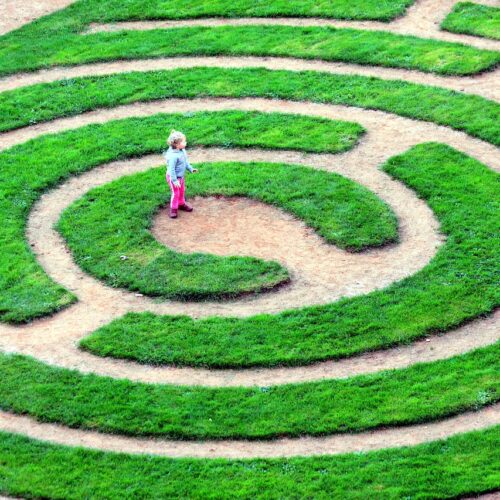 labyrinth-4913643_1280